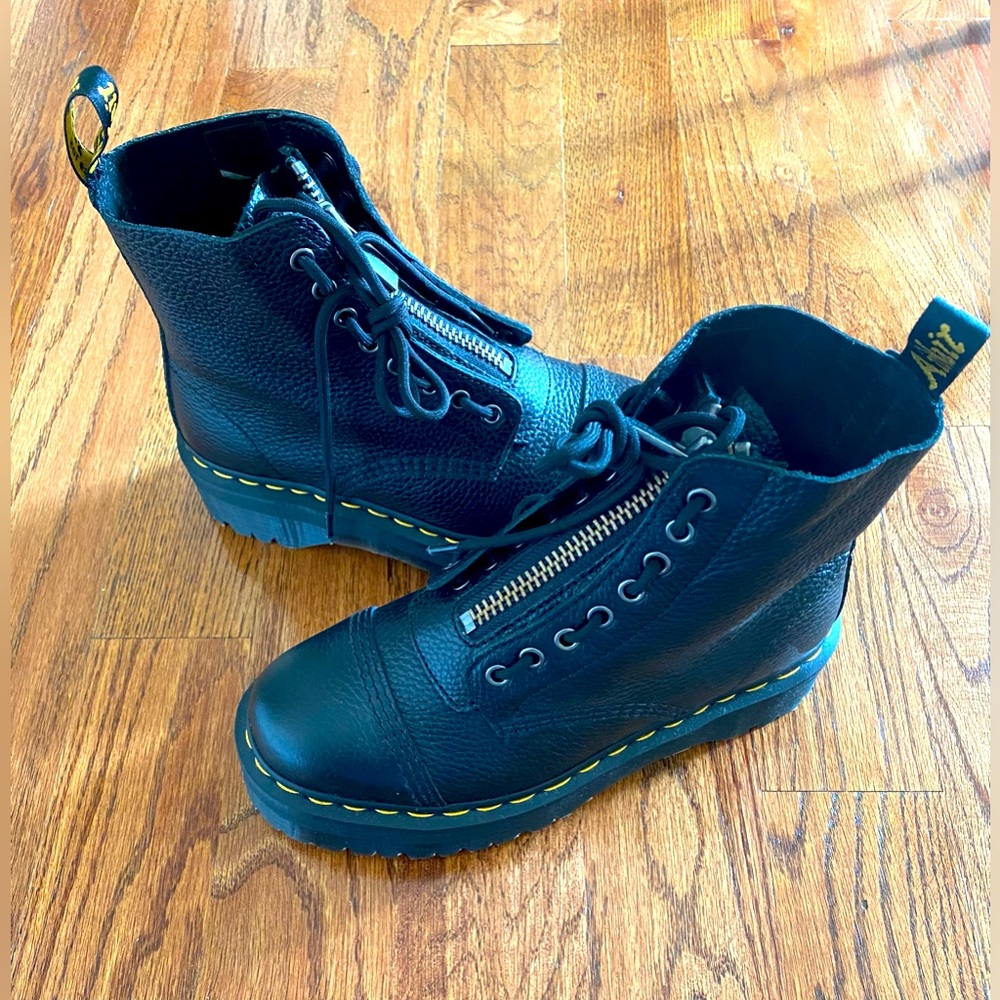 Dr Martens Sinclair Flatform Zip Leather Boots in Tumbled Black